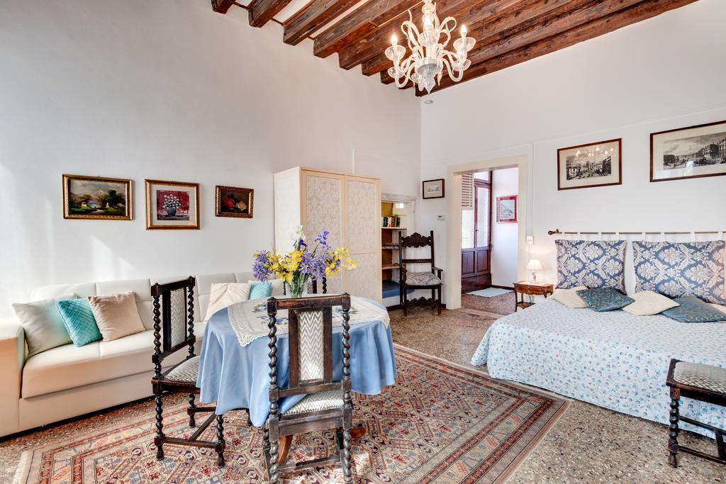 Ca' Badoer West Studio Venesia Bagian luar foto