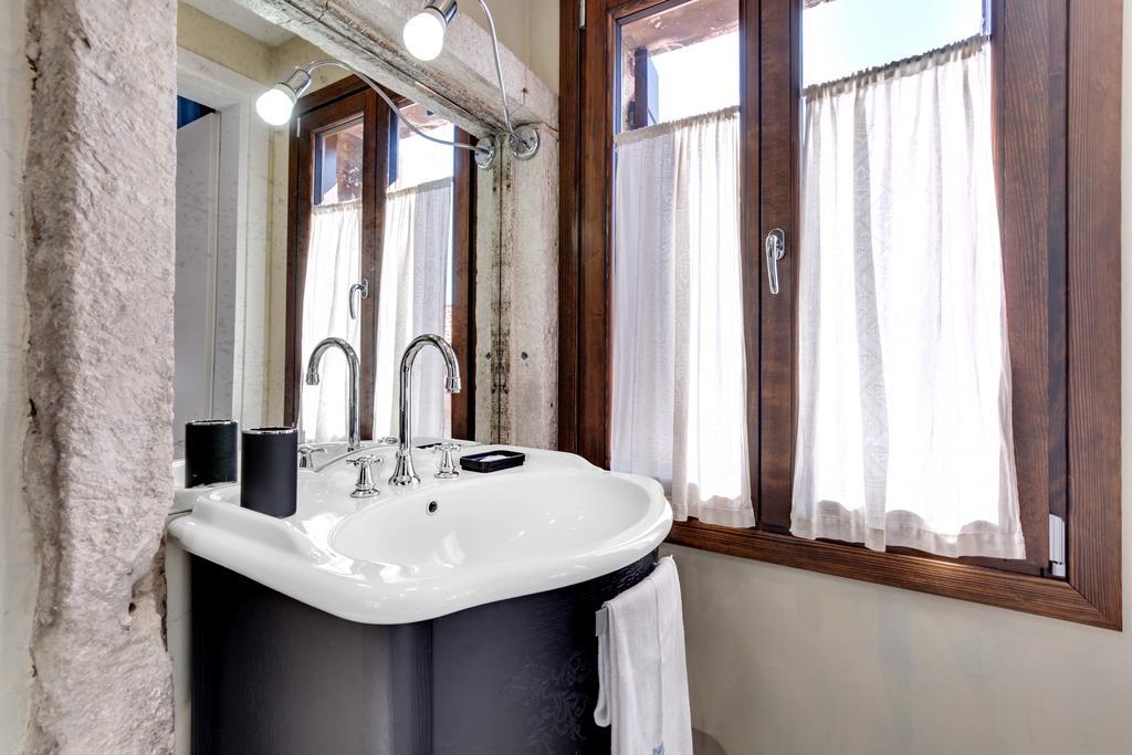 Ca' Badoer West Studio Venesia Bagian luar foto