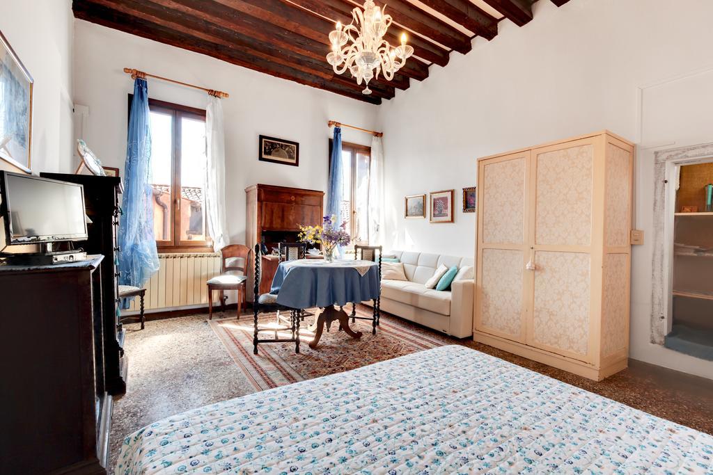 Ca' Badoer West Studio Venesia Bagian luar foto